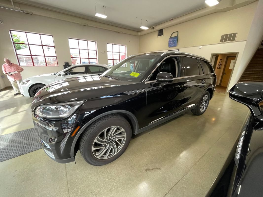 Used 2023 Lincoln Aviator AWD image 4