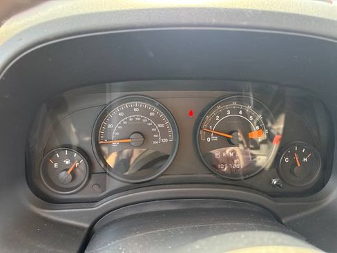 Used 2017 Jeep Patriot Latitude AWD/4WD image 17