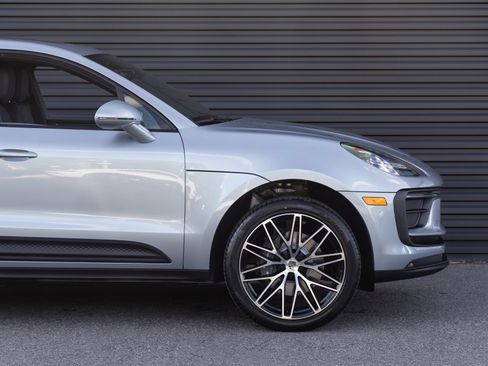 Used 2026 Porsche Macan AWD/4WD image 9
