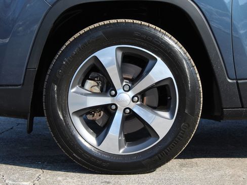 Used 2019 Jeep Cherokee Limited image 27