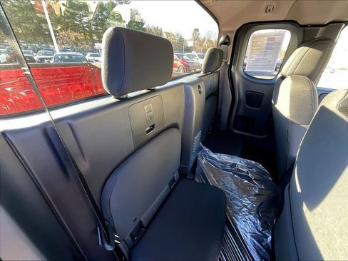 Used 2025 Nissan Frontier SV image 16