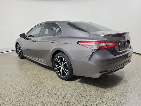 Used 2018 Toyota Camry SE FWD image 7