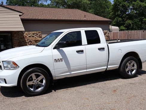 Used 2017 RAM 1500 Express w/ Express Value Package AWD/4WD image 5