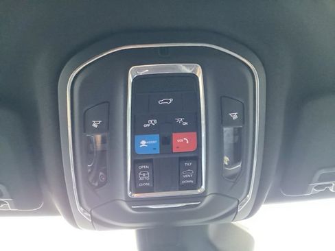 New 2025 Jeep Grand Cherokee Laredo X w/ Luxury Tech Group I AWD/4WD image 31