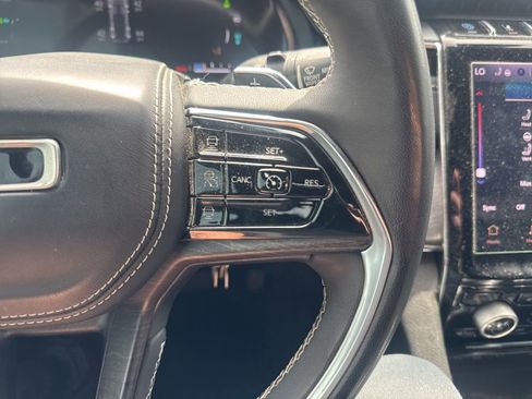 Used 2023 Jeep Grand Cherokee Overland w/ Luxury Tech Group IV image 19