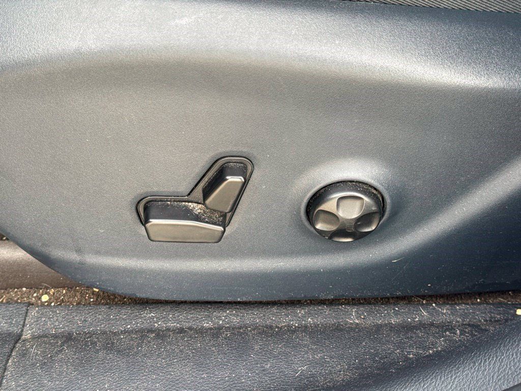 Used 2017 Jeep Cherokee Limited FWD image 14