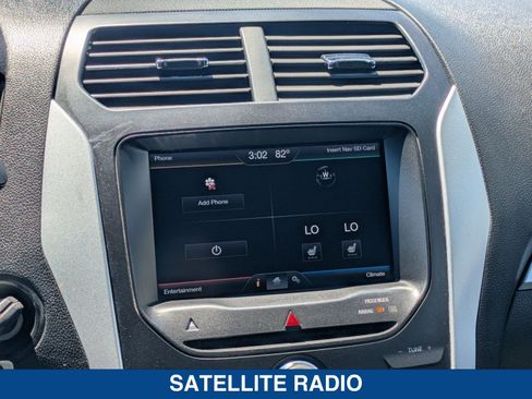 Used 2014 Ford Explorer XLT w/ Equipment Group 202A AWD/4WD image 32