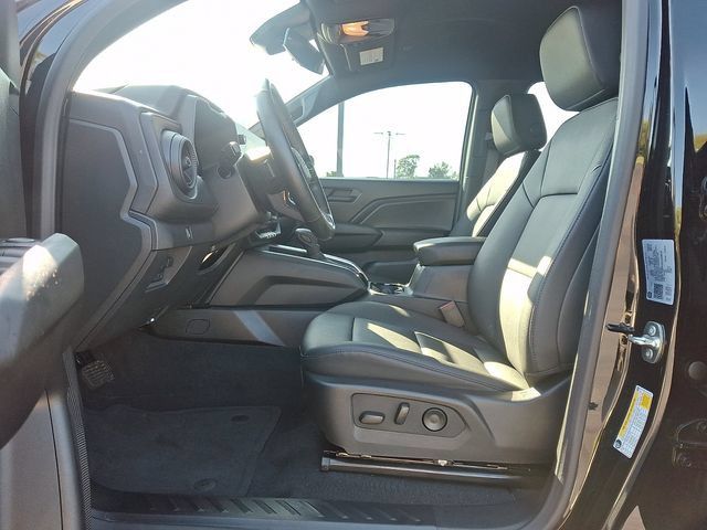 Used 2025 Chevrolet Colorado Trail Boss AWD/4WD image 15