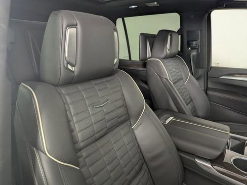 Used 2025 Cadillac Escalade Premium Luxury Platinum image 24