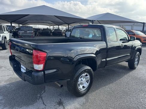 Used 2017 Toyota Tacoma SR image 6