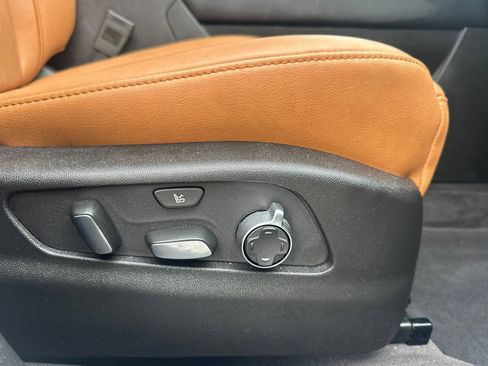 Used 2025 Cadillac XT4 Sport w/ LPO, Onyx Lite Package FWD image 23
