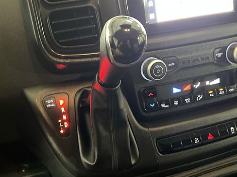 Used 2025 RAM ProMaster 2500 w/ Convenience Group FWD image 24