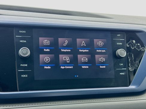 Used 2024 Volkswagen Taos SE FWD image 9