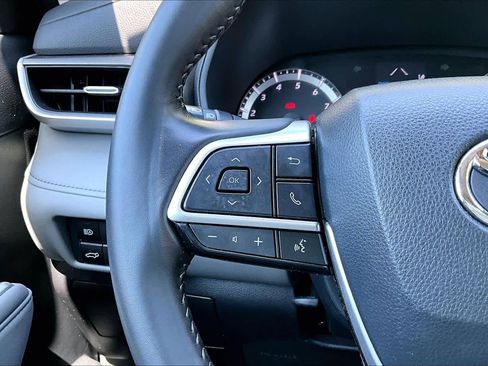 Used 2022 Toyota Highlander LE AWD/4WD image 23