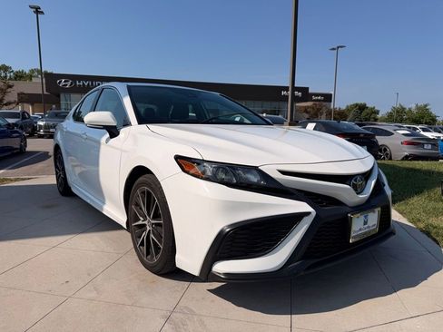 Used 2023 Toyota Camry SE w/ Convenience Package FWD image 7