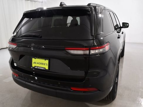 Used 2023 Jeep Grand Cherokee Altitude AWD/4WD image 12
