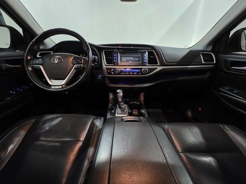 Used 2017 Toyota Highlander Limited image 14