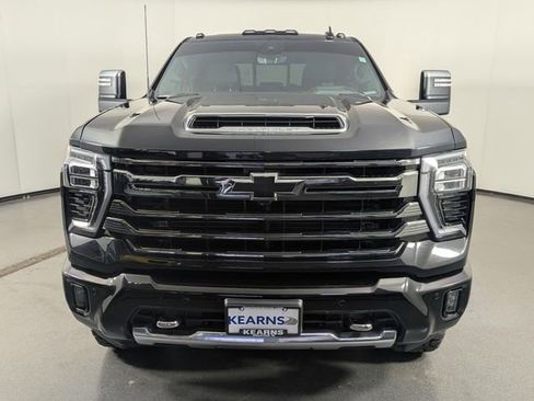 Used 2024 Chevrolet Silverado 2500 High Country w/ High Country Premium Package image 3