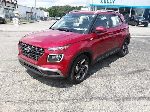 Certified 2025 Hyundai Venue Limited FWD image 3