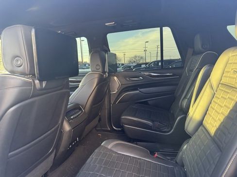Used 2021 Cadillac Escalade Sport Platinum image 12