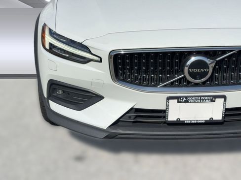 Certified 2023 Volvo V60 B5 Cross Country Plus image 11