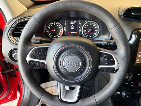 Used 2023 Jeep Renegade Latitude AWD/4WD image 9