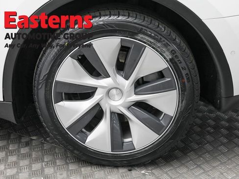 Used 2021 Tesla Model Y Long Range image 8