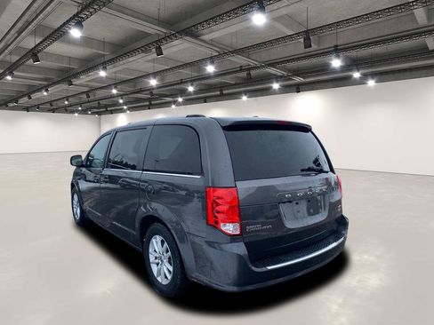 Used 2019 Dodge Grand Caravan SXT image 5