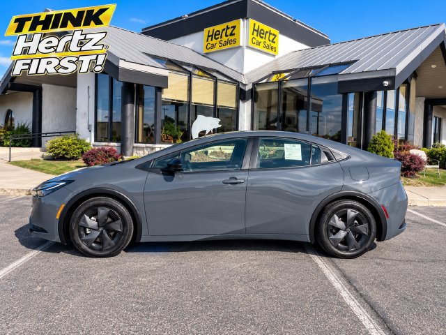 Used 2025 Toyota Prius LE FWD image 1