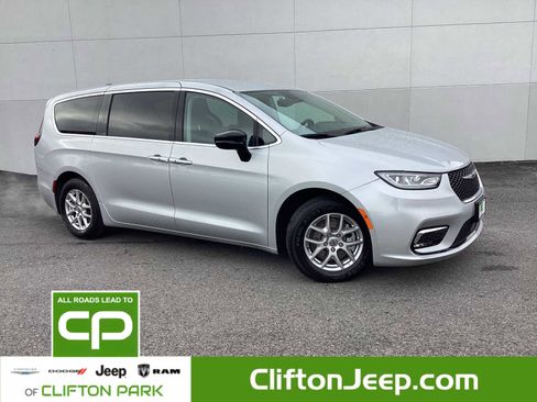 Certified 2024 Chrysler Pacifica Touring-L image 1