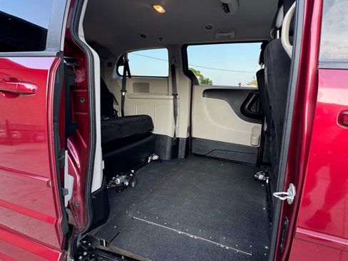 Used 2011 Dodge Grand Caravan Mainstreet w/ PWR Convenience Group image 17