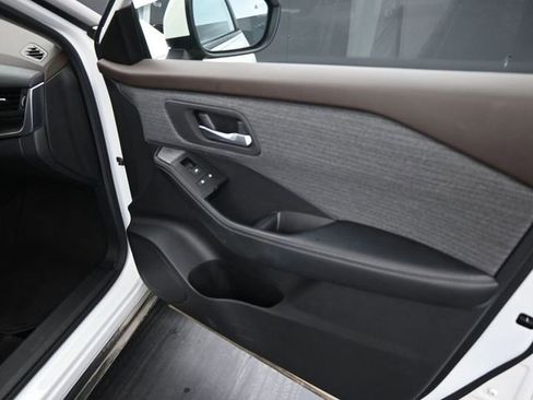 Used 2023 Nissan Rogue SV image 28