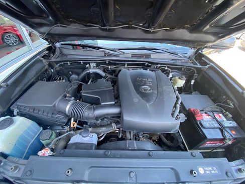 Used 2017 Toyota Tacoma SR w/ Tow Package AWD/4WD image 29