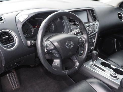 Used 2020 Nissan Pathfinder SL w/ Cargo Package image 10