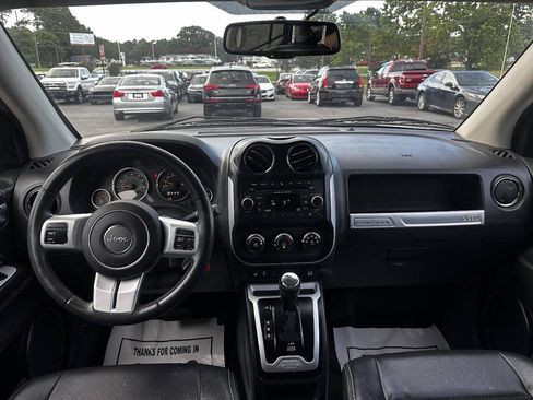 Used 2016 Jeep Compass Latitude FWD image 9