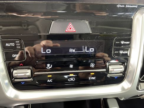 Used 2023 Kia Sorento SX AWD/4WD image 29