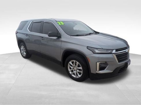 Used 2023 Chevrolet Traverse LS image 9