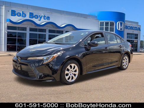 Used 2024 Toyota Corolla LE FWD image 1