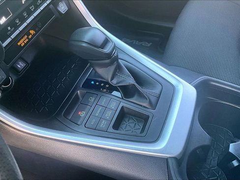 Used 2019 Toyota RAV4 LE image 17