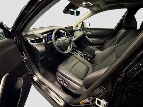 Used 2025 Toyota Corolla Cross XLE image 20