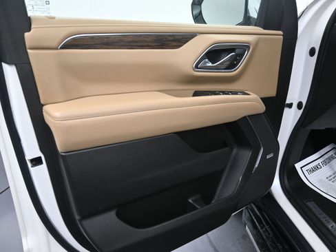 Used 2021 Chevrolet Tahoe Premier w/ Premium Package image 16