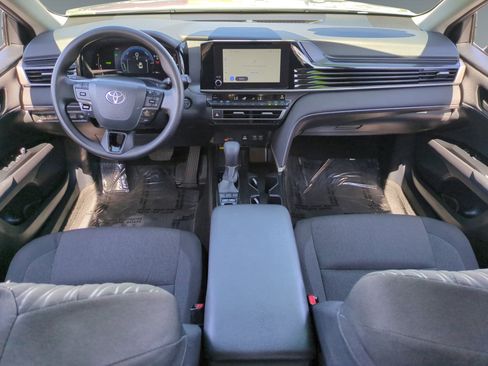 Used 2025 Toyota Camry LE image 10