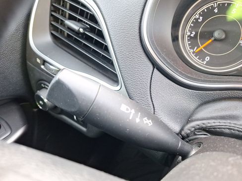 Used 2019 Jeep Cherokee Latitude w/ Popular Appearance Group image 23