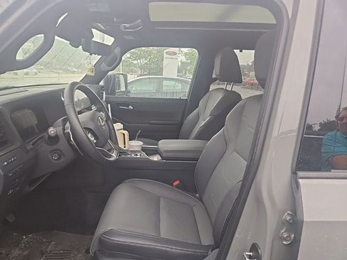 Used 2025 Lexus GX 550 w/ Accessory Package (2T) AWD/4WD image 10