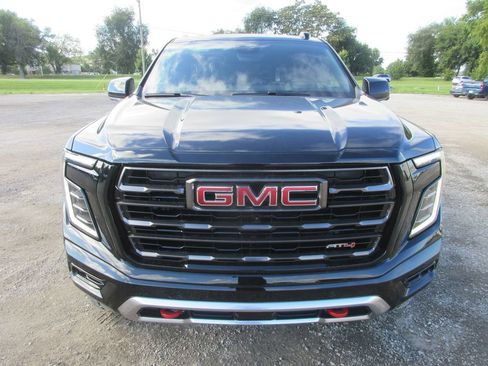 New 2026 GMC Yukon AT4 Ultimate AWD/4WD image 10