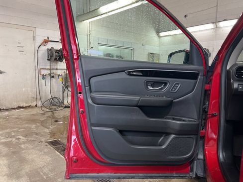 Used 2024 Honda Pilot EX-L image 11