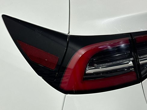 Used 2021 Tesla Model 3 Standard Range image 33