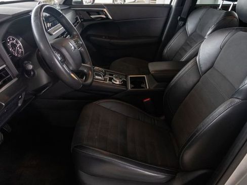 Used 2023 Mitsubishi Outlander SE image 8