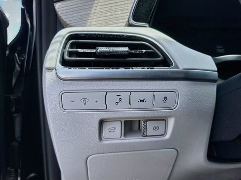 Used 2022 Hyundai Palisade Limited FWD image 16