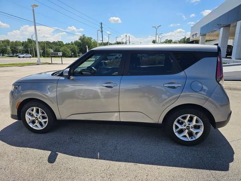 Used 2024 Kia Soul LX w/ Option Group 015 FWD image 2